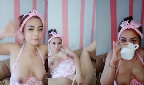 Nonton Bokep Indo tante lingrie mabok sambil pamerin toketnya